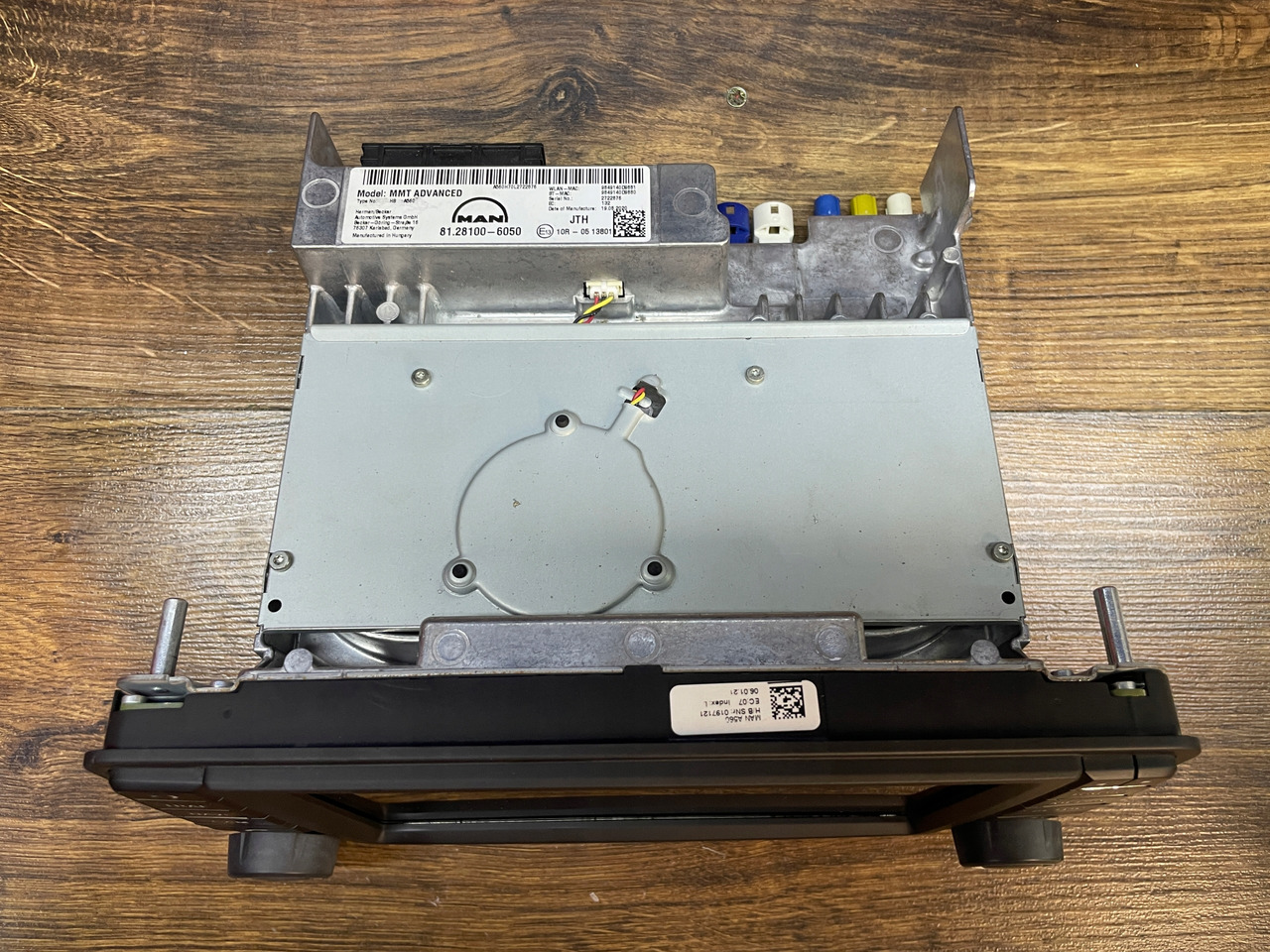 RADIO NAWIGACJA MAN TGS TGX EURO 6 81281006050 81281006043 - Navigációs rendszer - Teherautó: 5 kép. RADIO NAWIGACJA MAN TGS TGX EURO 6 81281006050 81281006043 - Navigációs rendszer - Teherautó: 5 kép.