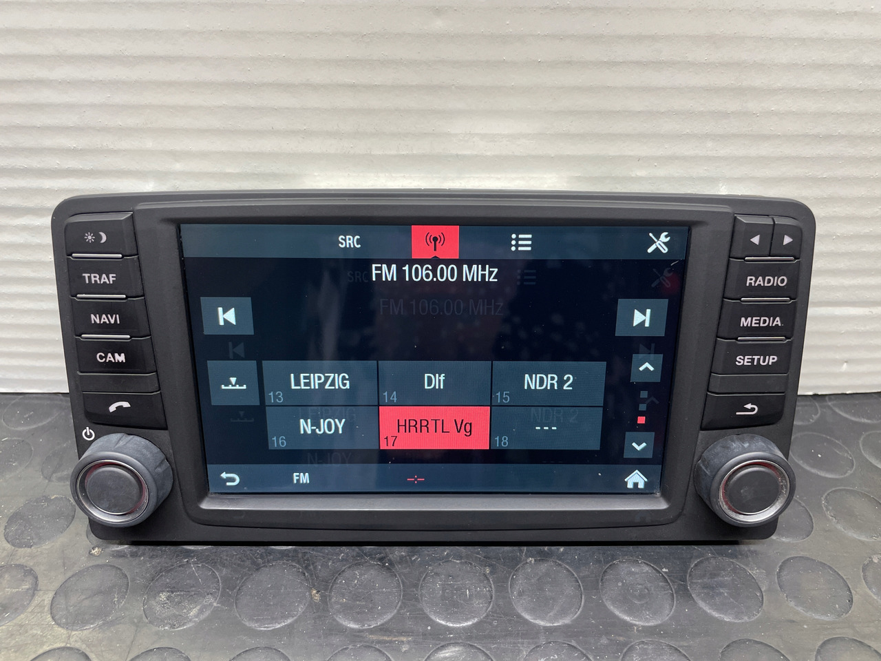 RADIO NAWIGACJA MAN TGS TGX EURO 6 81281006050 81281006043 - Navigációs rendszer - Teherautó: 1 kép. RADIO NAWIGACJA MAN TGS TGX EURO 6 81281006050 81281006043 - Navigációs rendszer - Teherautó: 1 kép.