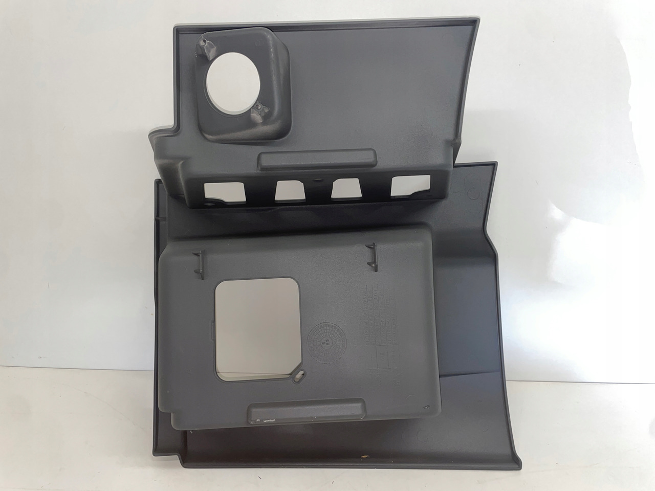 STOPNICA DOLNY STOPIEŃ PRAWY MAN TGS TGXS TG-3 81615200092 - Lépcső - Teherautó: 4 kép. STOPNICA DOLNY STOPIEŃ PRAWY MAN TGS TGXS TG-3 81615200092 - Lépcső - Teherautó: 4 kép.