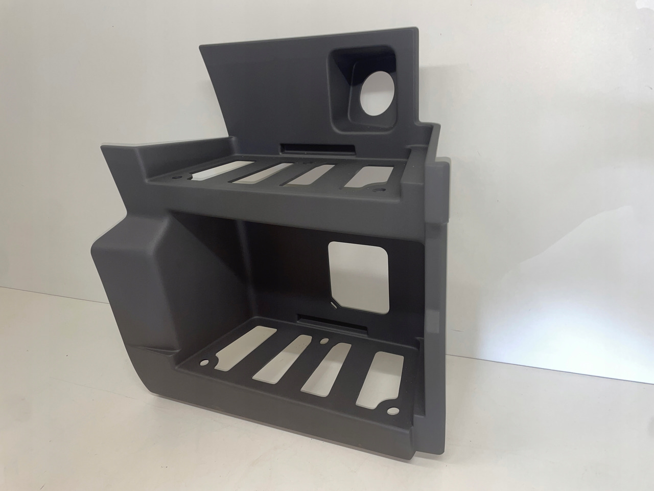 STOPNICA DOLNY STOPIEŃ PRAWY MAN TGS TGXS TG-3 81615200092 - Lépcső - Teherautó: 3 kép. STOPNICA DOLNY STOPIEŃ PRAWY MAN TGS TGXS TG-3 81615200092 - Lépcső - Teherautó: 3 kép.