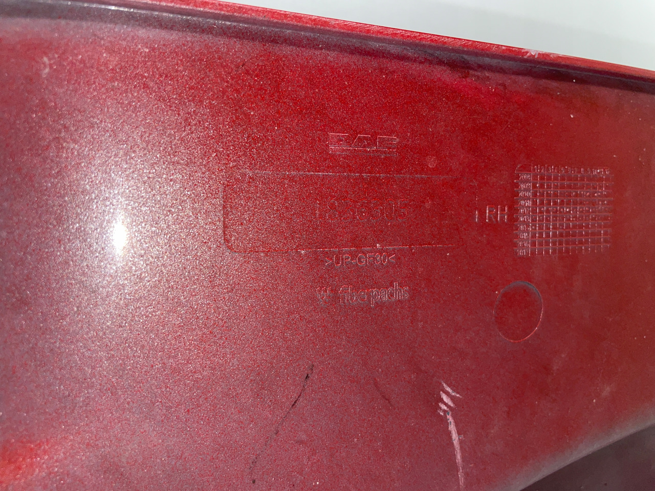 STOPNICA STOPIEŃ DAF XF 105 1836305 - Lépcső - Teherautó: 3 kép. STOPNICA STOPIEŃ DAF XF 105 1836305 - Lépcső - Teherautó: 3 kép.