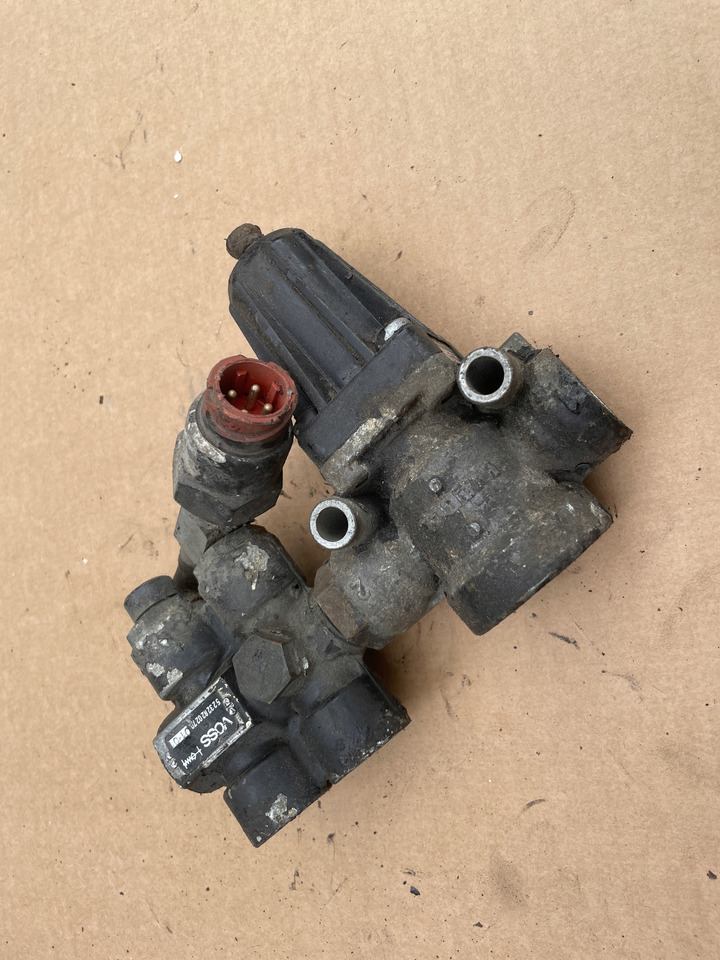 ZAWÓR REDUKCUJNY REDUKTOR CIŚNIENIA MAN TGA TGX TGS 4750103000 - Légrugó - Teherautó: 2 kép. ZAWÓR REDUKCUJNY REDUKTOR CIŚNIENIA MAN TGA TGX TGS 4750103000 - Légrugó - Teherautó: 2 kép.