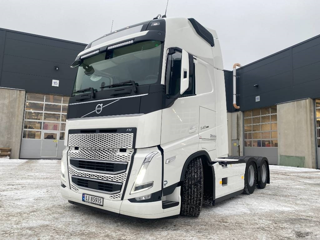 Volvo FH 540 - Nyergesvontató: 2 kép. Volvo FH 540 - Nyergesvontató: 2 kép.