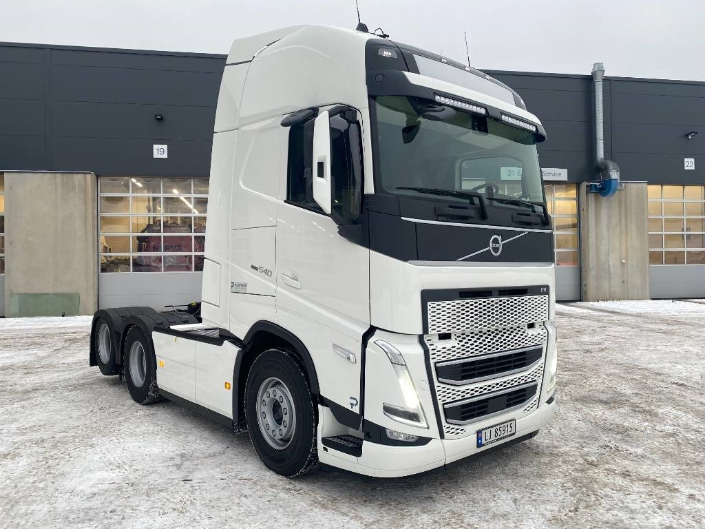 Volvo FH 540 - Nyergesvontató: 3 kép. Volvo FH 540 - Nyergesvontató: 3 kép.
