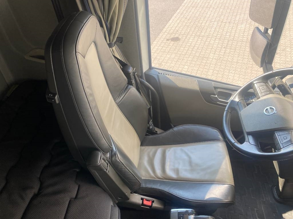 Cserefelépítményes teherautó Volvo FH 540: 7 kép. Cserefelépítményes teherautó Volvo FH 540: 7 kép.