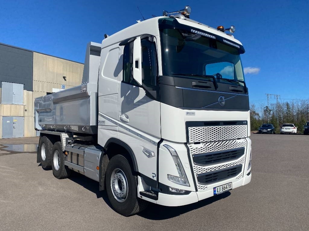 Volvo FH 540 - Billenőplatós teherautó: 2 kép. Volvo FH 540 - Billenőplatós teherautó: 2 kép.