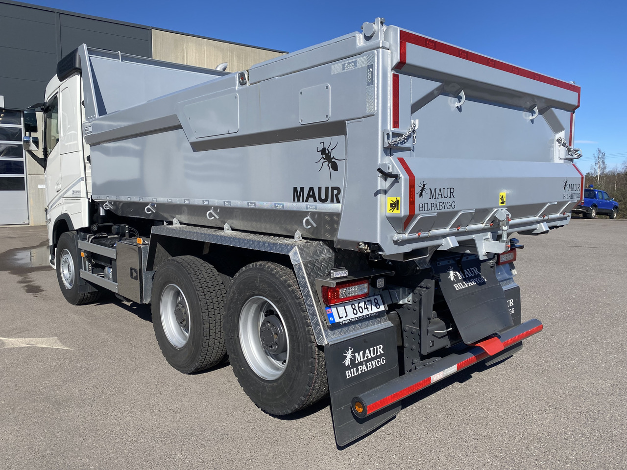 Volvo FH 540 - Billenőplatós teherautó: 4 kép. Volvo FH 540 - Billenőplatós teherautó: 4 kép.