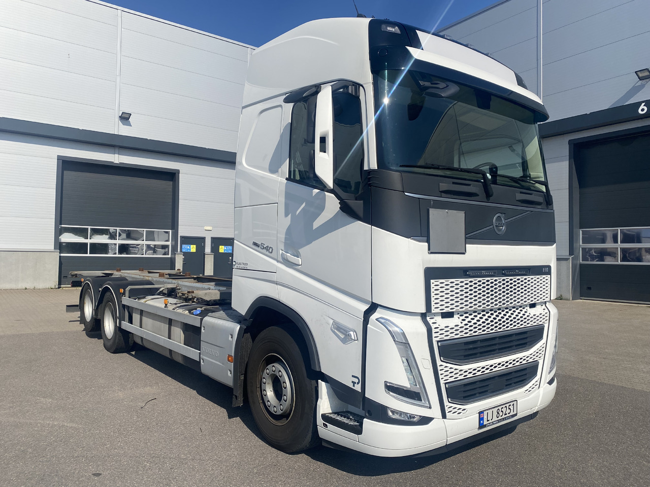 Volvo FH 540 - Cserefelépítményes teherautó: 2 kép. Volvo FH 540 - Cserefelépítményes teherautó: 2 kép.