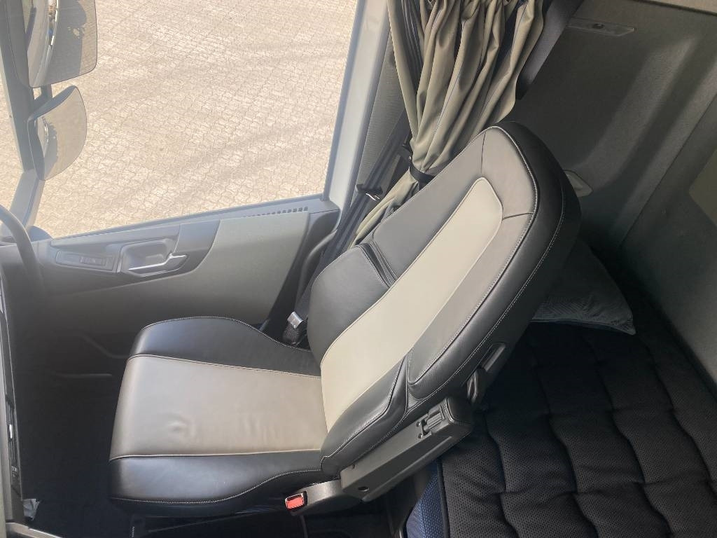 Cserefelépítményes teherautó Volvo FH 540: 8 kép. Cserefelépítményes teherautó Volvo FH 540: 8 kép.