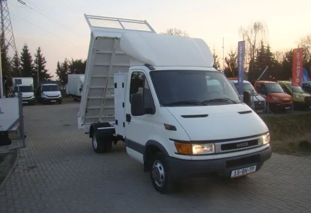 Iveco DAILY 40 C 12 - Billenőplatós kisteherautó: 3 kép. Iveco DAILY 40 C 12 - Billenőplatós kisteherautó: 3 kép.