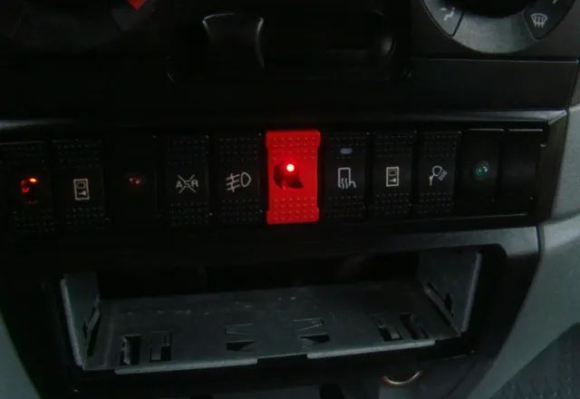 Dobozos kisteherautó Iveco DAILY 65 C 18 3.0TDI 5.10M: 13 kép. Dobozos kisteherautó Iveco DAILY 65 C 18 3.0TDI 5.10M: 13 kép.