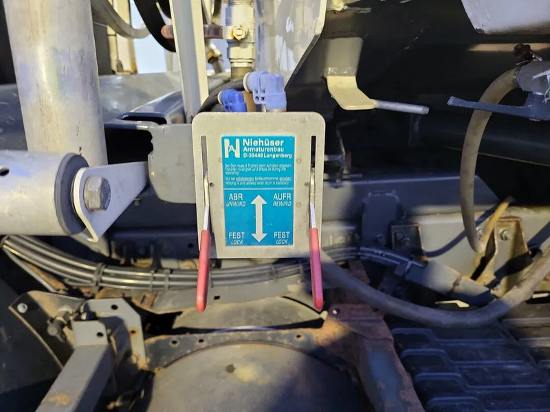 DAF CF 75.310 - Tartályos teherautó: 4 kép. DAF CF 75.310 - Tartályos teherautó: 4 kép.