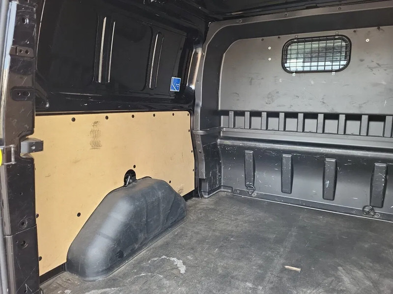 Ford Transit Custom L2H1 - Kis furgon: 3 kép. Ford Transit Custom L2H1 - Kis furgon: 3 kép.