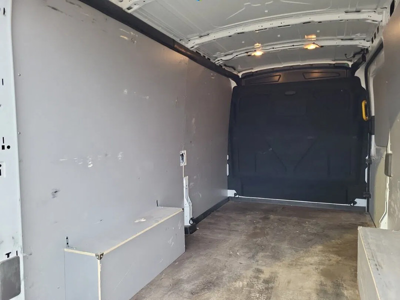 Ford Transit - Furgon: 4 kép. Ford Transit - Furgon: 4 kép.