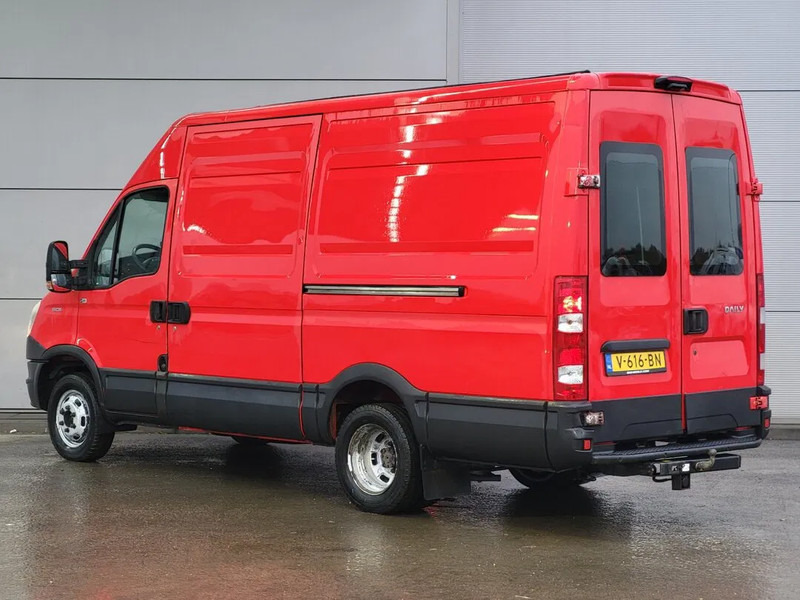 Iveco Daily 35C15 L3H2 Cruise Parkingsensors Towbar Euro5 2013 - Furgon, Duplakabinos kisteherautó: 3 kép. Iveco Daily 35C15 L3H2 Cruise Parkingsensors Towbar Euro5 2013 - Furgon, Duplakabinos kisteherautó: 3 kép.