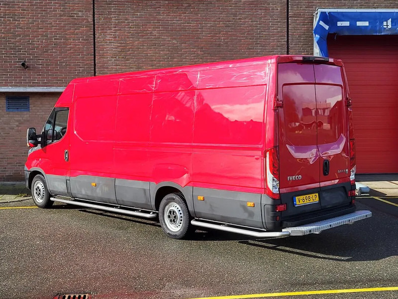 Iveco Daily 35S12 - Furgon, Duplakabinos kisteherautó: 3 kép. Iveco Daily 35S12 - Furgon, Duplakabinos kisteherautó: 3 kép.