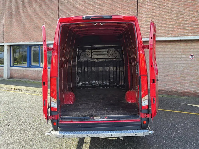 Iveco Daily 35S12 - Furgon, Duplakabinos kisteherautó: 4 kép. Iveco Daily 35S12 - Furgon, Duplakabinos kisteherautó: 4 kép.