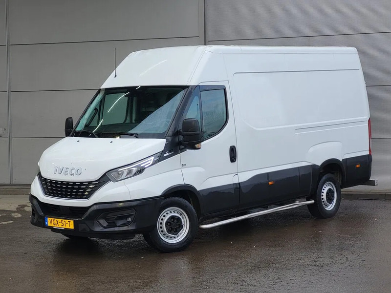 Iveco Daily 35S14 - Furgon, Duplakabinos kisteherautó: 1 kép. Iveco Daily 35S14 - Furgon, Duplakabinos kisteherautó: 1 kép.