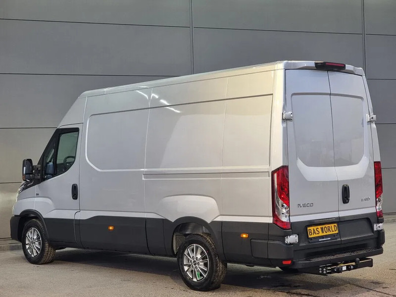Iveco Daily 35S21 L2H2 Automatic Clima Cruise LED Parkingsensors Camera Towbar LED Euro6 2024 - Furgon: 4 kép. Iveco Daily 35S21 L2H2 Automatic Clima Cruise LED Parkingsensors Camera Towbar LED Euro6 2024 - Furgon: 4 kép.