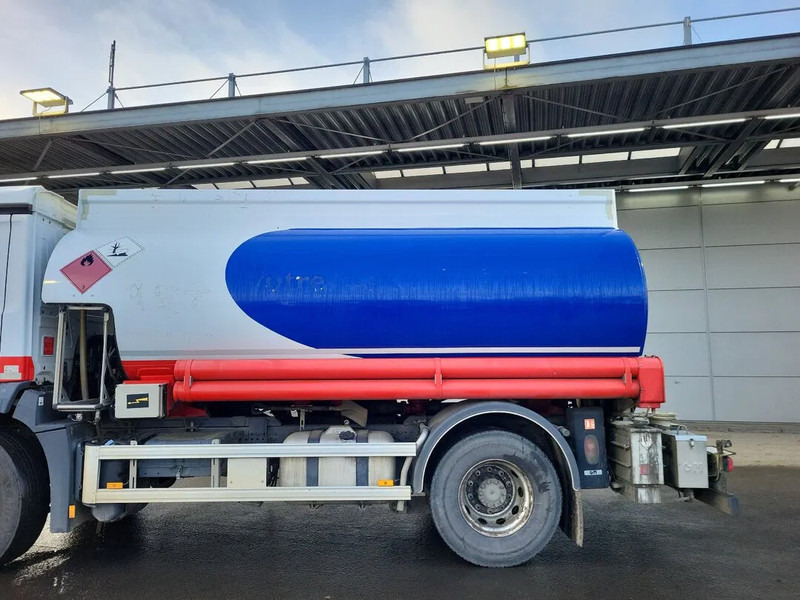 Mercedes-Benz Antos 1824 - Tartályos teherautó: 3 kép. Mercedes-Benz Antos 1824 - Tartályos teherautó: 3 kép.