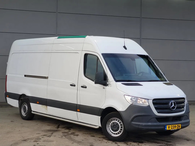 Mercedes-Benz Sprinter - Furgon: 4 kép. Mercedes-Benz Sprinter - Furgon: 4 kép.