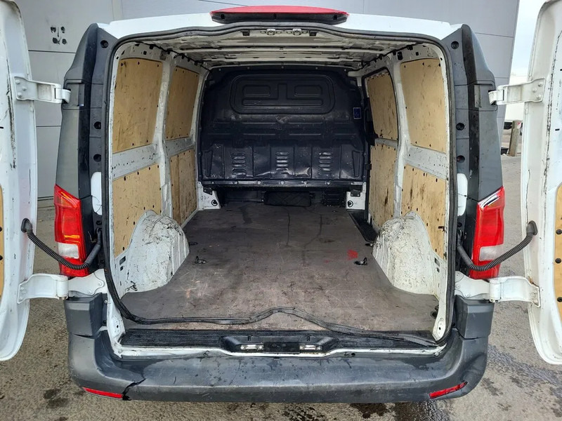 Mercedes-Benz Vito 114 - Kis furgon, Duplakabinos kisteherautó: 4 kép. Mercedes-Benz Vito 114 - Kis furgon, Duplakabinos kisteherautó: 4 kép.