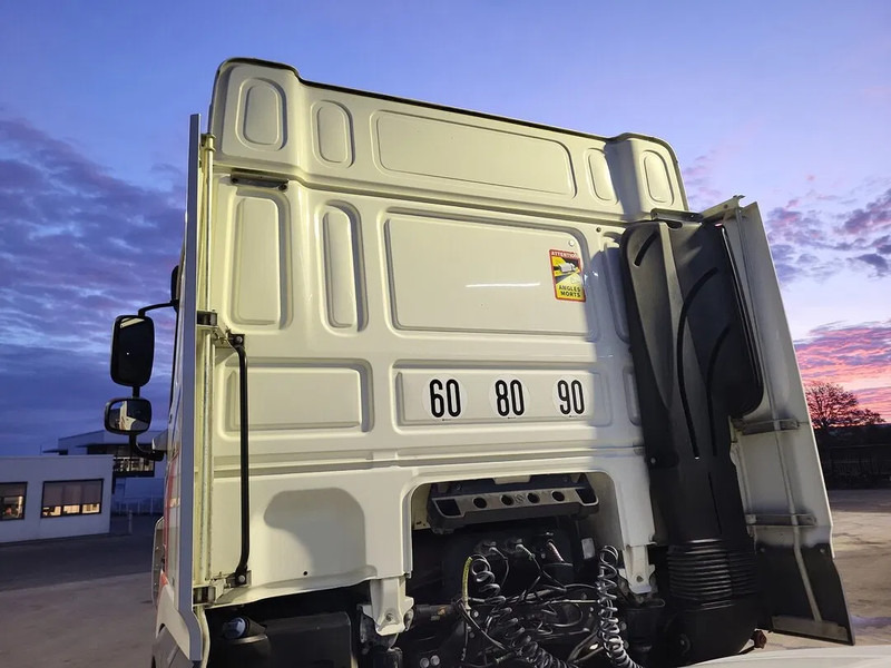 DAF XF 480 - Nyergesvontató: 4 kép. DAF XF 480 - Nyergesvontató: 4 kép.