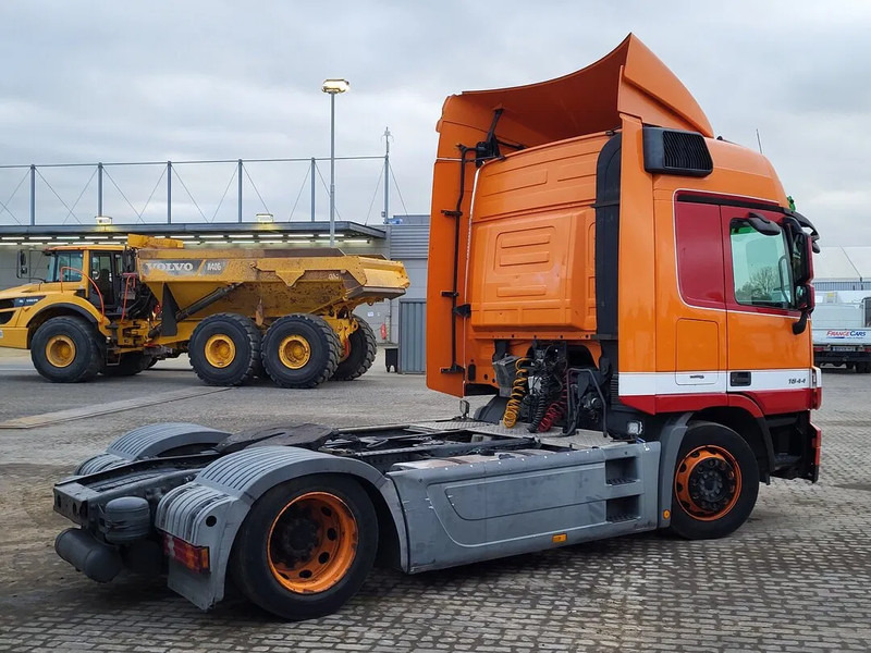 Mercedes-Benz SK 1844 Actros 1844 - Nyergesvontató: 3 kép. Mercedes-Benz SK 1844 Actros 1844 - Nyergesvontató: 3 kép.