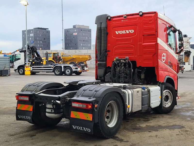 Volvo FH 460 - Nyergesvontató: 4 kép. Volvo FH 460 - Nyergesvontató: 4 kép.