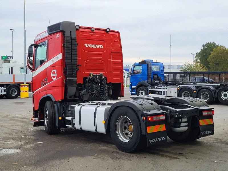 Volvo FH 460 - Nyergesvontató: 2 kép. Volvo FH 460 - Nyergesvontató: 2 kép.