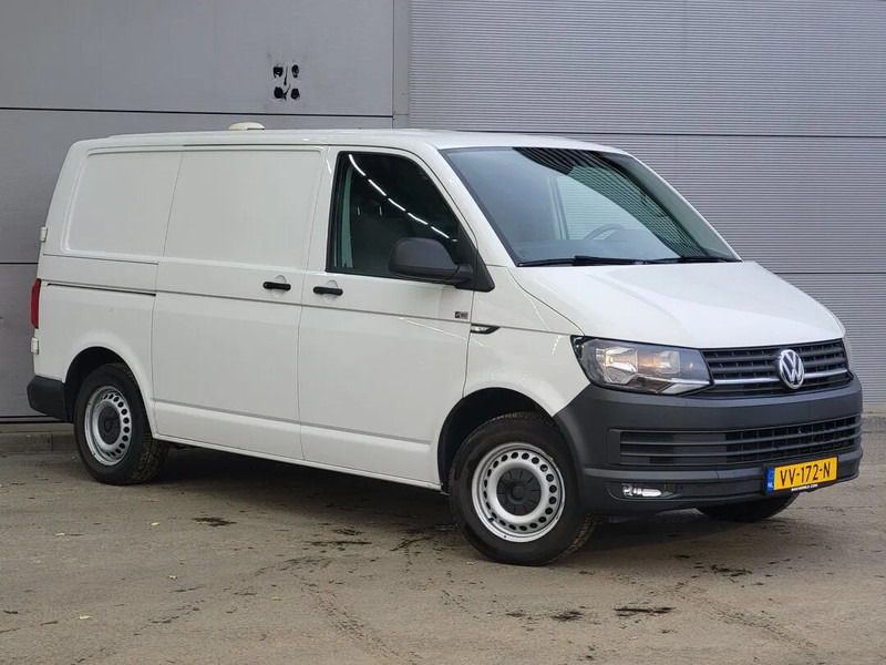 Volkswagen Transporter - Kis furgon: 3 kép. Volkswagen Transporter - Kis furgon: 3 kép.
