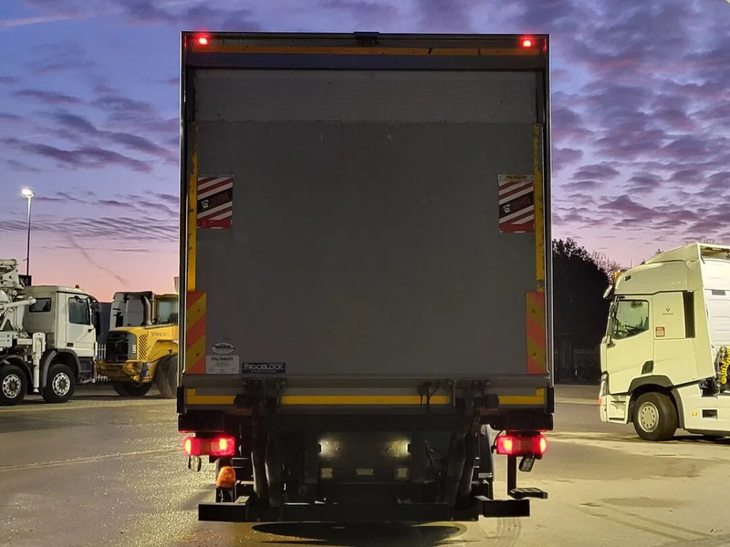 Volvo FM 330 Automatic Taillift Clima Cruise PTO LED Refrigerated Truck Euro6 2015 - Hűtős teherautó: 4 kép. Volvo FM 330 Automatic Taillift Clima Cruise PTO LED Refrigerated Truck Euro6 2015 - Hűtős teherautó: 4 kép.