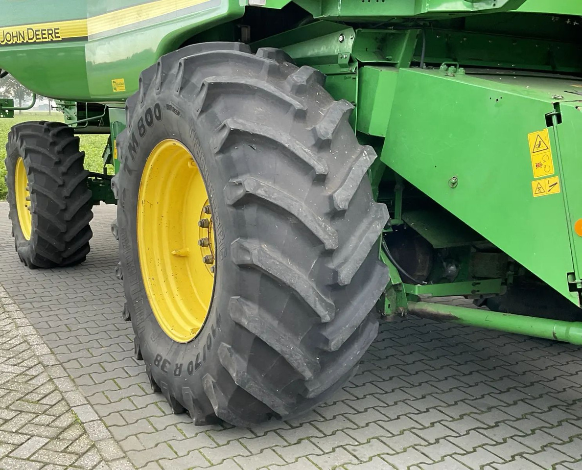 John Deere T560 - Kombájn: 5 kép. John Deere T560 - Kombájn: 5 kép.