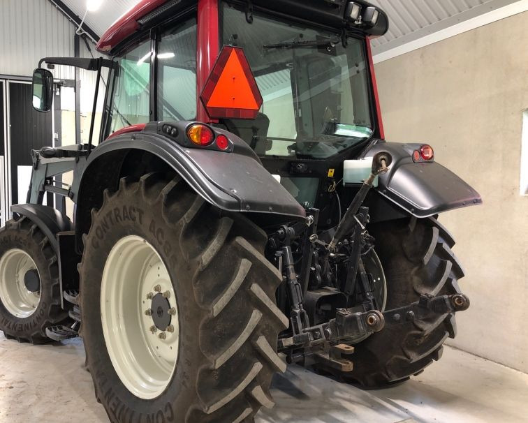 Valtra N92 HiTech - Traktor: 5 kép. Valtra N92 HiTech - Traktor: 5 kép.
