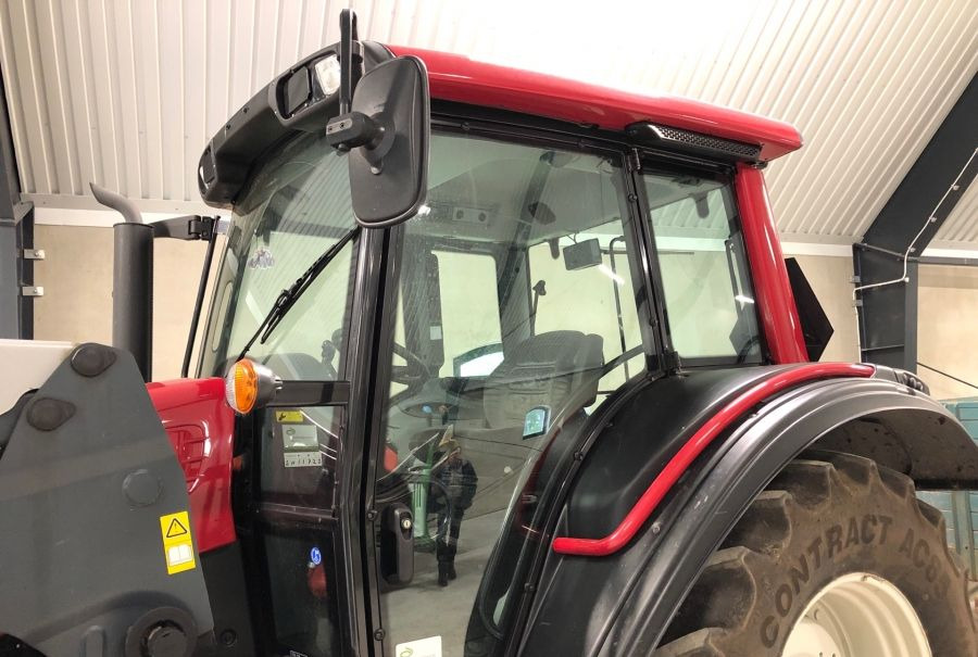 Valtra N92 HiTech - Traktor: 4 kép. Valtra N92 HiTech - Traktor: 4 kép.