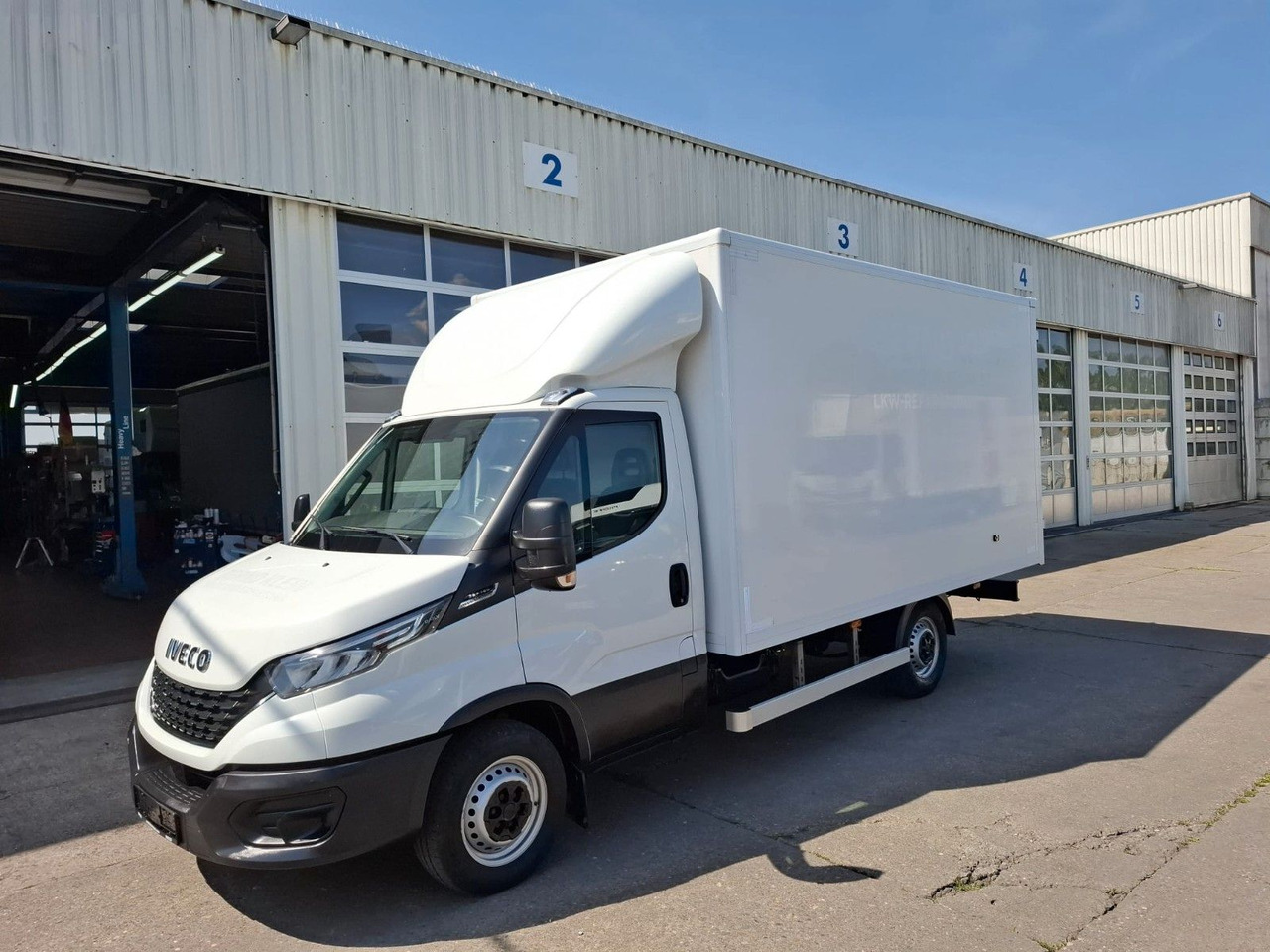 Iveco 35-160P/A8, Klima, HiMatik, LED, Luft, - Dobozos kisteherautó: 1 kép. Iveco 35-160P/A8, Klima, HiMatik, LED, Luft, - Dobozos kisteherautó: 1 kép.