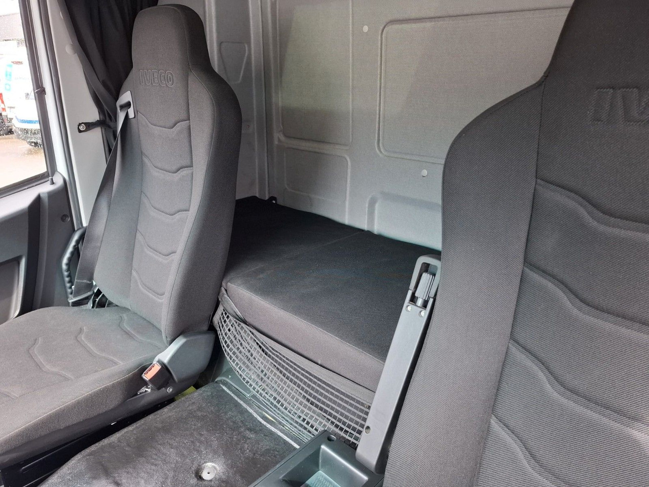 Dobozos kisteherautó Iveco ML80-210, FFH, Koffer, LBW, Luft,: 20 kép.