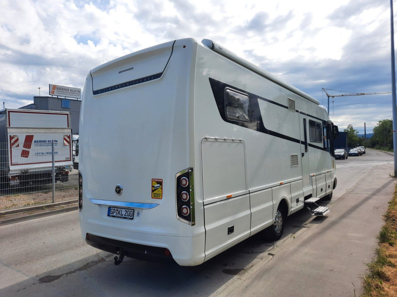Niesmann + Bischoff Flair 920 LE, Goldschmitt, Mwst. ausweisbar,.. - Integrált lakóautó: 4 kép. Niesmann + Bischoff Flair 920 LE, Goldschmitt, Mwst. ausweisbar,.. - Integrált lakóautó: 4 kép.