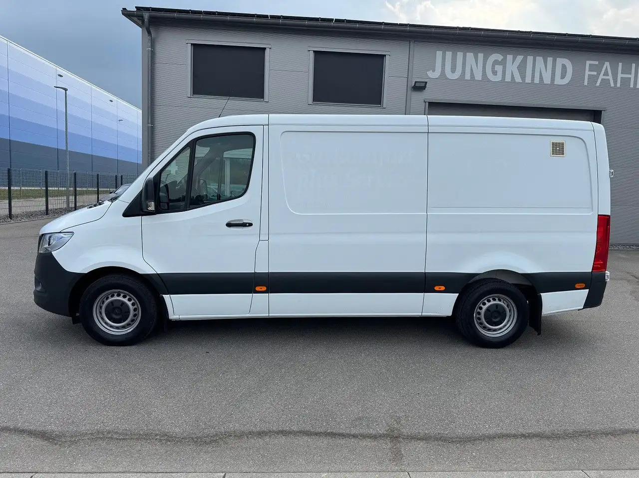 Mercedes-Benz Sprinter 316 CDI Flach Lang Klima MBUX - Furgon: 3 kép. Mercedes-Benz Sprinter 316 CDI Flach Lang Klima MBUX - Furgon: 3 kép.