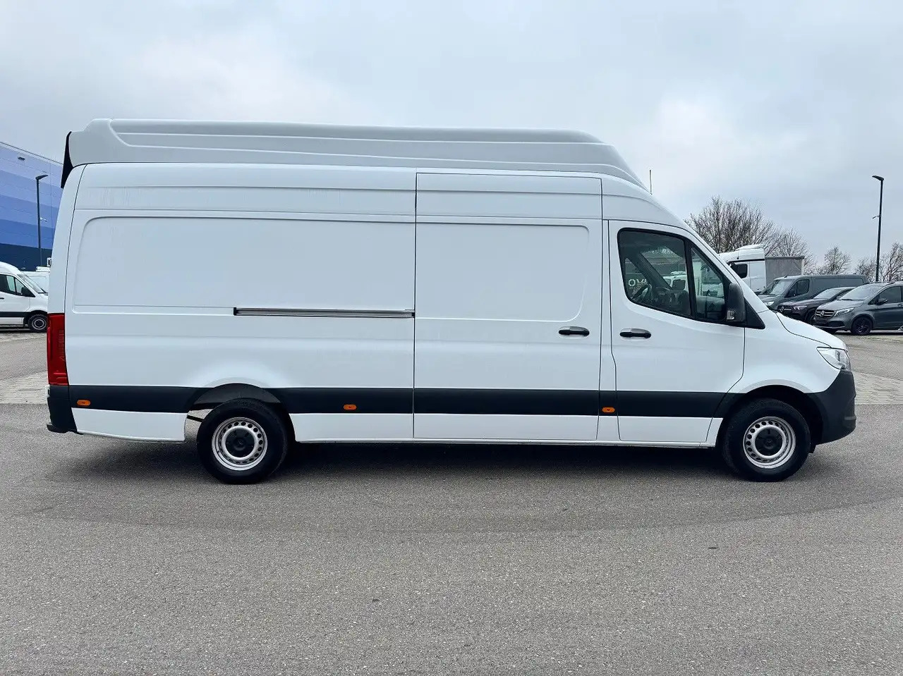 Mercedes-Benz Sprinter 316 CDI Maxi Lang Extrahoch XXL Klima M - Furgon: 4 kép. Mercedes-Benz Sprinter 316 CDI Maxi Lang Extrahoch XXL Klima M - Furgon: 4 kép.