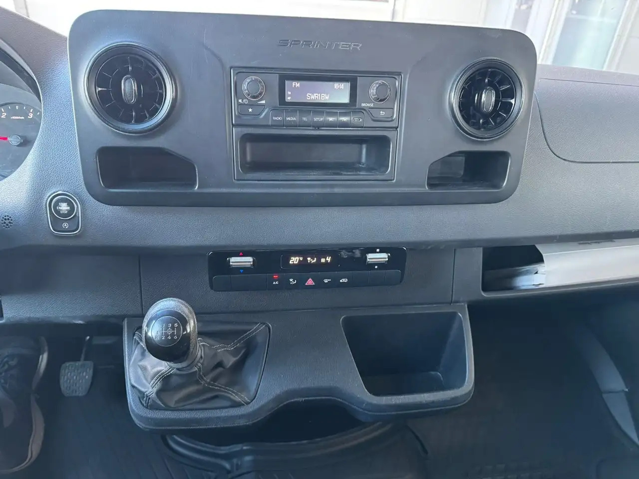 Mercedes-Benz Sprinter 317 CDI Lang DoKa Pritsche AHK 3,5t - Platós kisteherautó, Duplakabinos kisteherautó: 5 kép. Mercedes-Benz Sprinter 317 CDI Lang DoKa Pritsche AHK 3,5t - Platós kisteherautó, Duplakabinos kisteherautó: 5 kép.