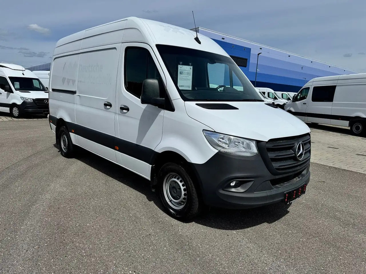 Mercedes-Benz Sprinter 317 CDI Lang Hoch Klima MBUX AHK - Furgon: 2 kép. Mercedes-Benz Sprinter 317 CDI Lang Hoch Klima MBUX AHK - Furgon: 2 kép.