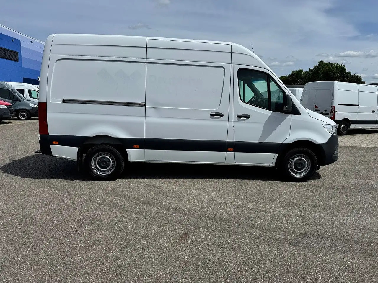 Mercedes-Benz Sprinter 317 CDI Lang Hoch Klima MBUX AHK - Furgon: 4 kép. Mercedes-Benz Sprinter 317 CDI Lang Hoch Klima MBUX AHK - Furgon: 4 kép.
