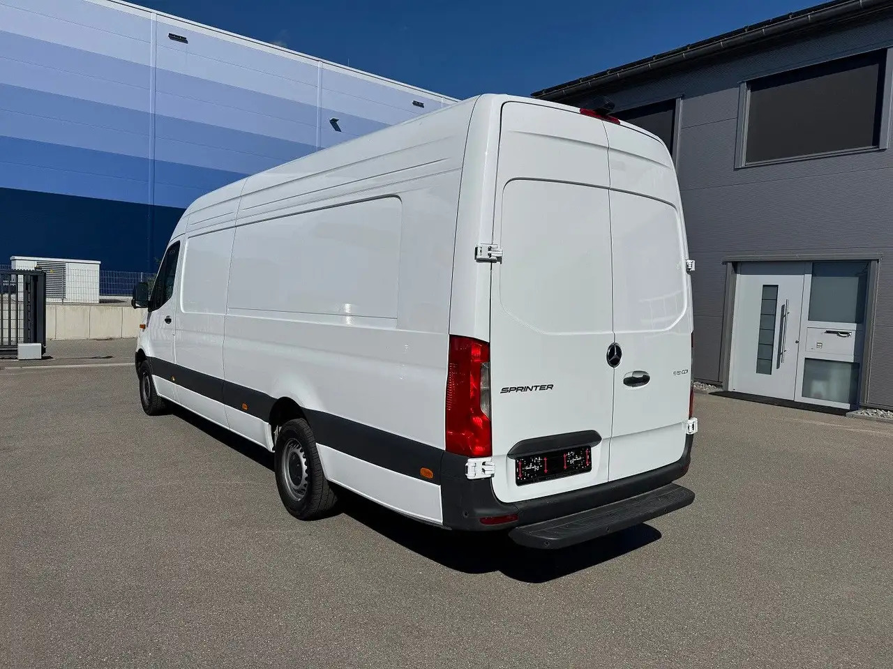 Mercedes-Benz Sprinter 317 CDI Maxi Lang XXL Extralang MBUX - Furgon: 5 kép. Mercedes-Benz Sprinter 317 CDI Maxi Lang XXL Extralang MBUX - Furgon: 5 kép.