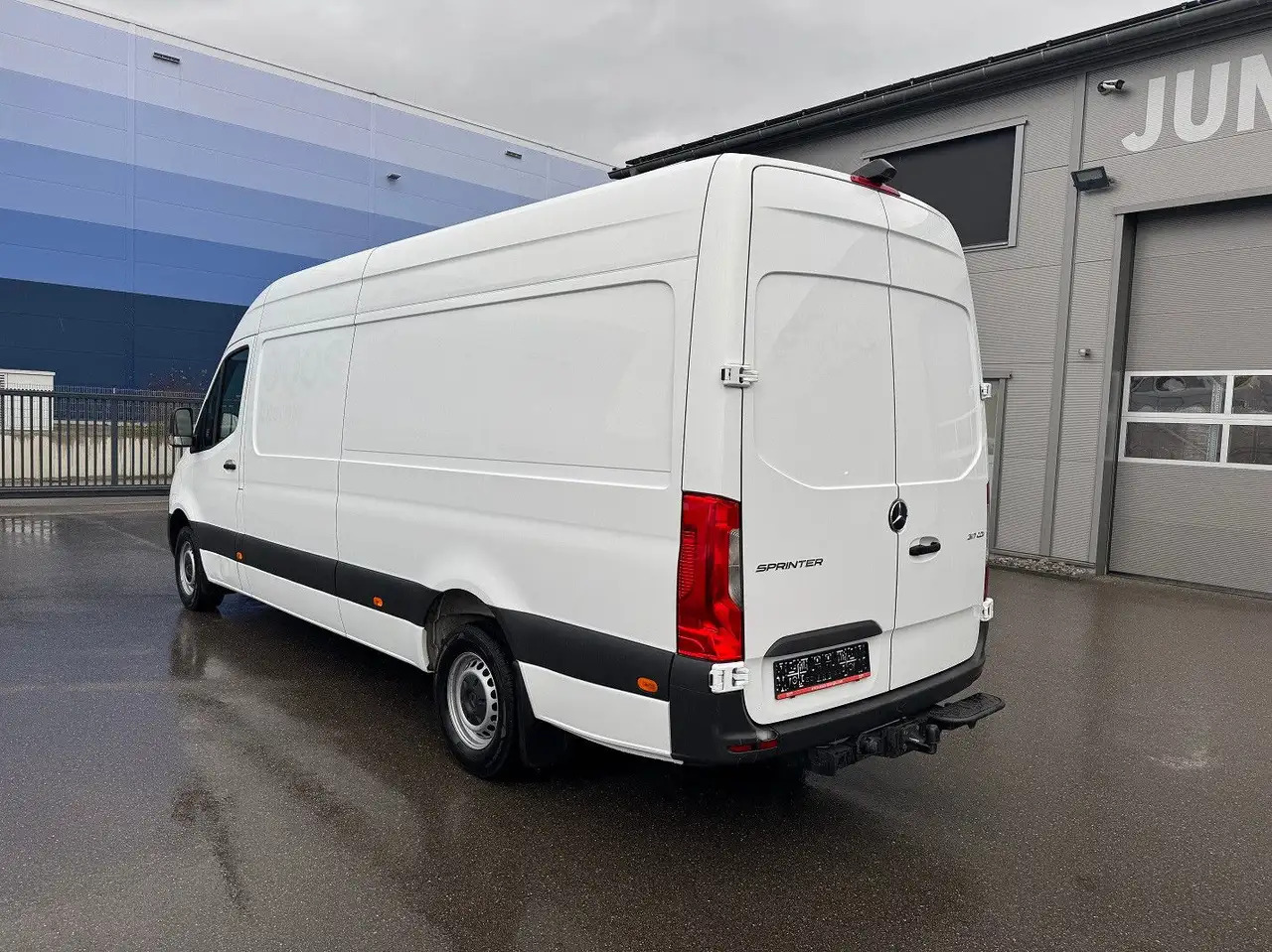 Mercedes-Benz Sprinter 317 Maxi Lang Klima MBUX 3,5t AHK - Furgon: 5 kép. Mercedes-Benz Sprinter 317 Maxi Lang Klima MBUX 3,5t AHK - Furgon: 5 kép.
