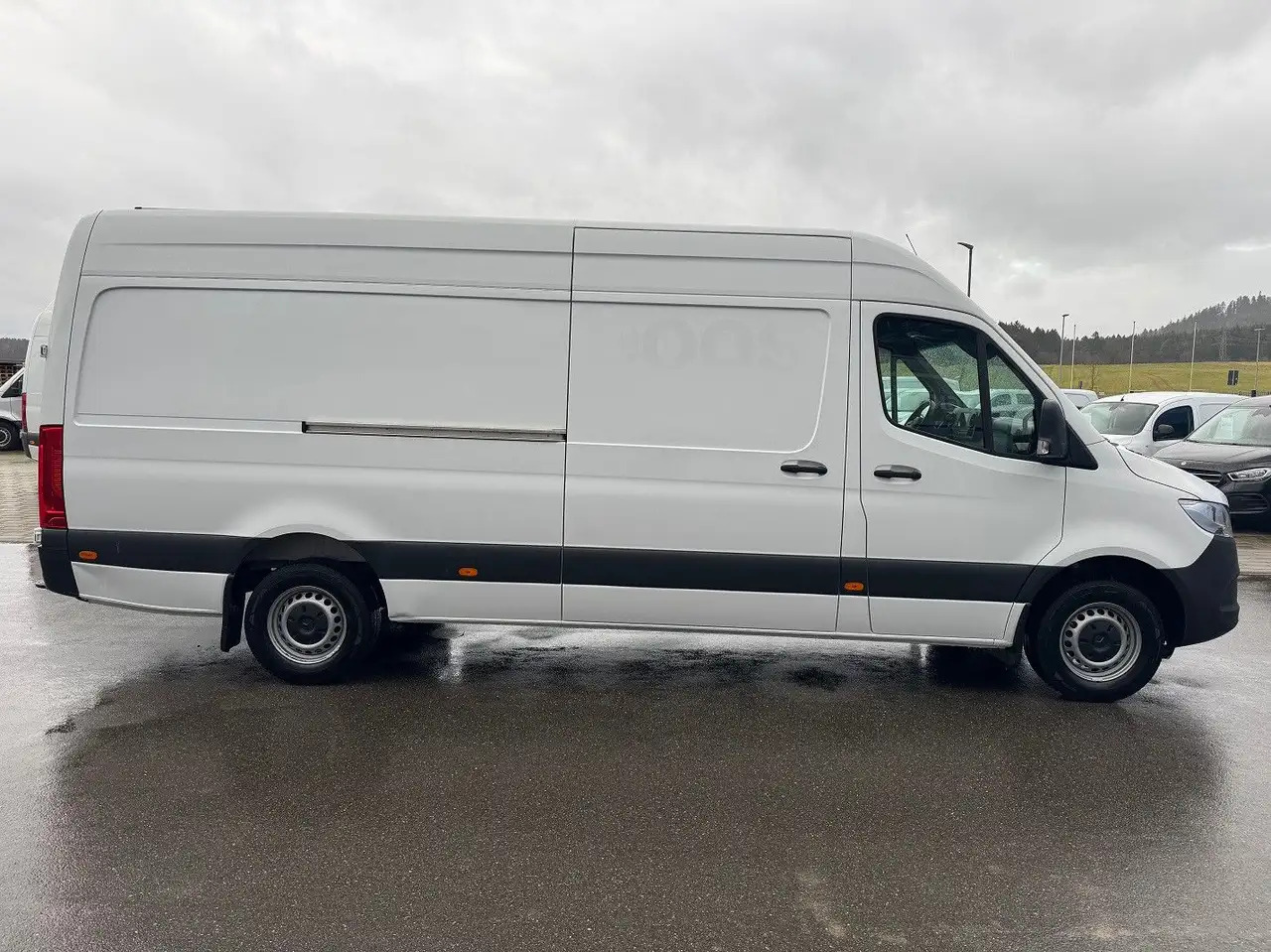 Mercedes-Benz Sprinter 317 Maxi Lang Klima MBUX 3,5t AHK - Furgon: 4 kép. Mercedes-Benz Sprinter 317 Maxi Lang Klima MBUX 3,5t AHK - Furgon: 4 kép.