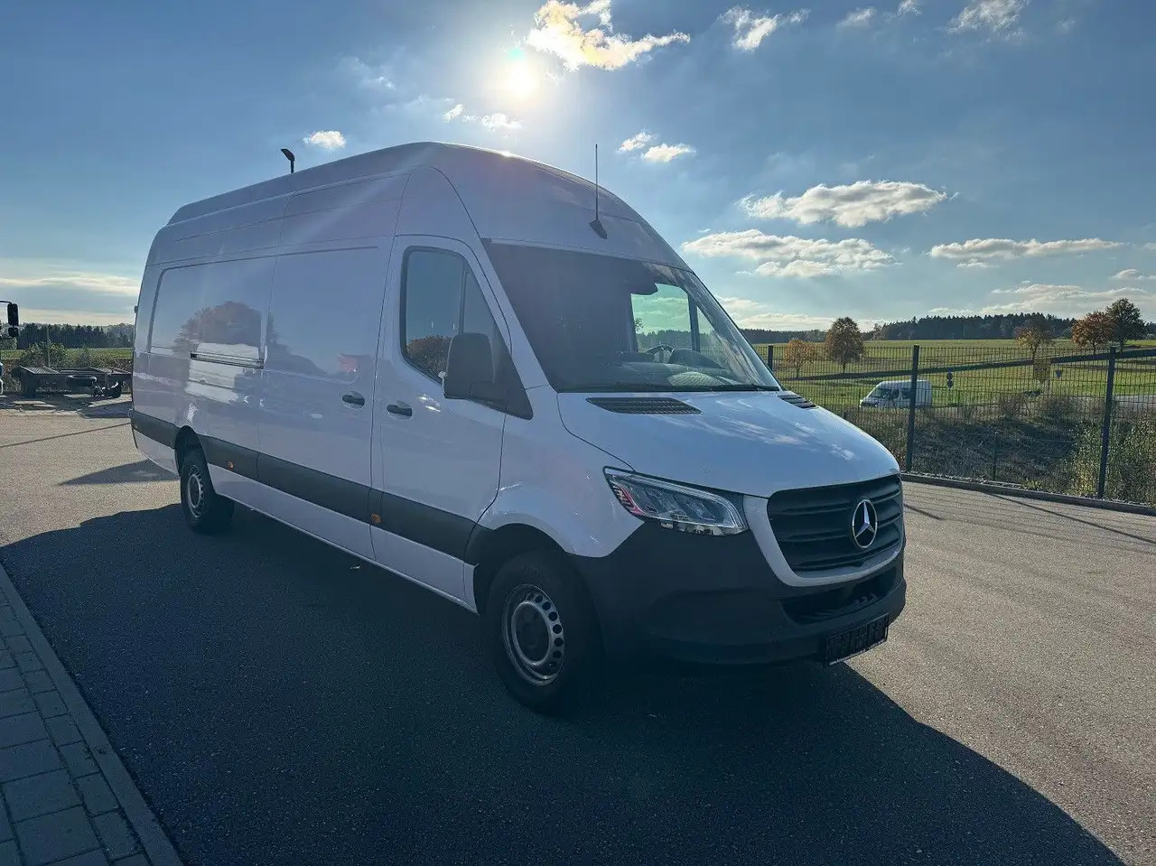 Mercedes-Benz Sprinter 319 CDI Maxi Lang Extralang XXL LED - Furgon: 2 kép. Mercedes-Benz Sprinter 319 CDI Maxi Lang Extralang XXL LED - Furgon: 2 kép.