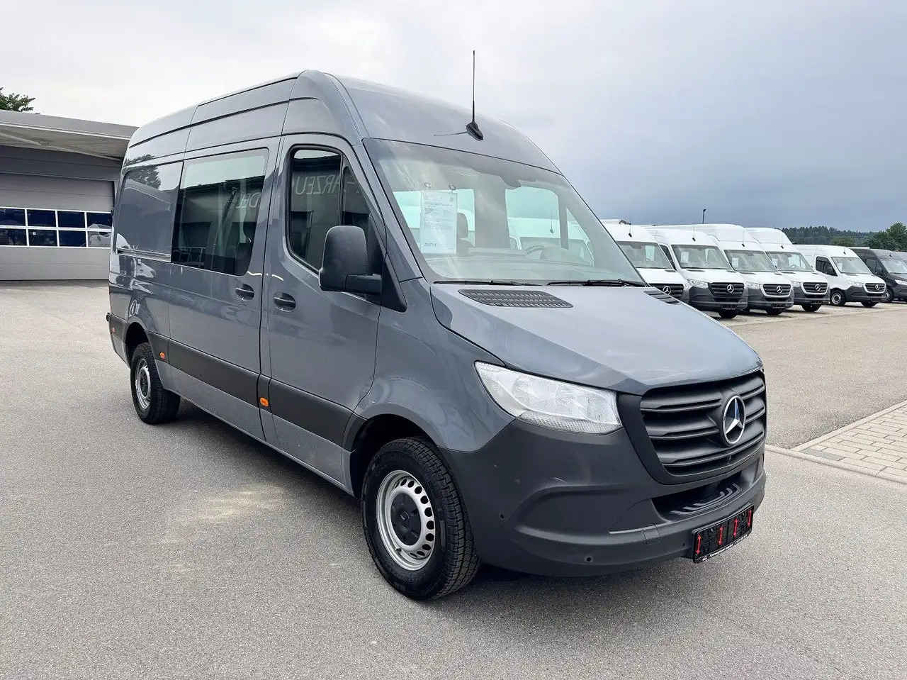 Mercedes-Benz Sprinter 319 CDI Mixto Lang Hoch Klima AHK - Furgon, Duplakabinos kisteherautó: 2 kép. Mercedes-Benz Sprinter 319 CDI Mixto Lang Hoch Klima AHK - Furgon, Duplakabinos kisteherautó: 2 kép.