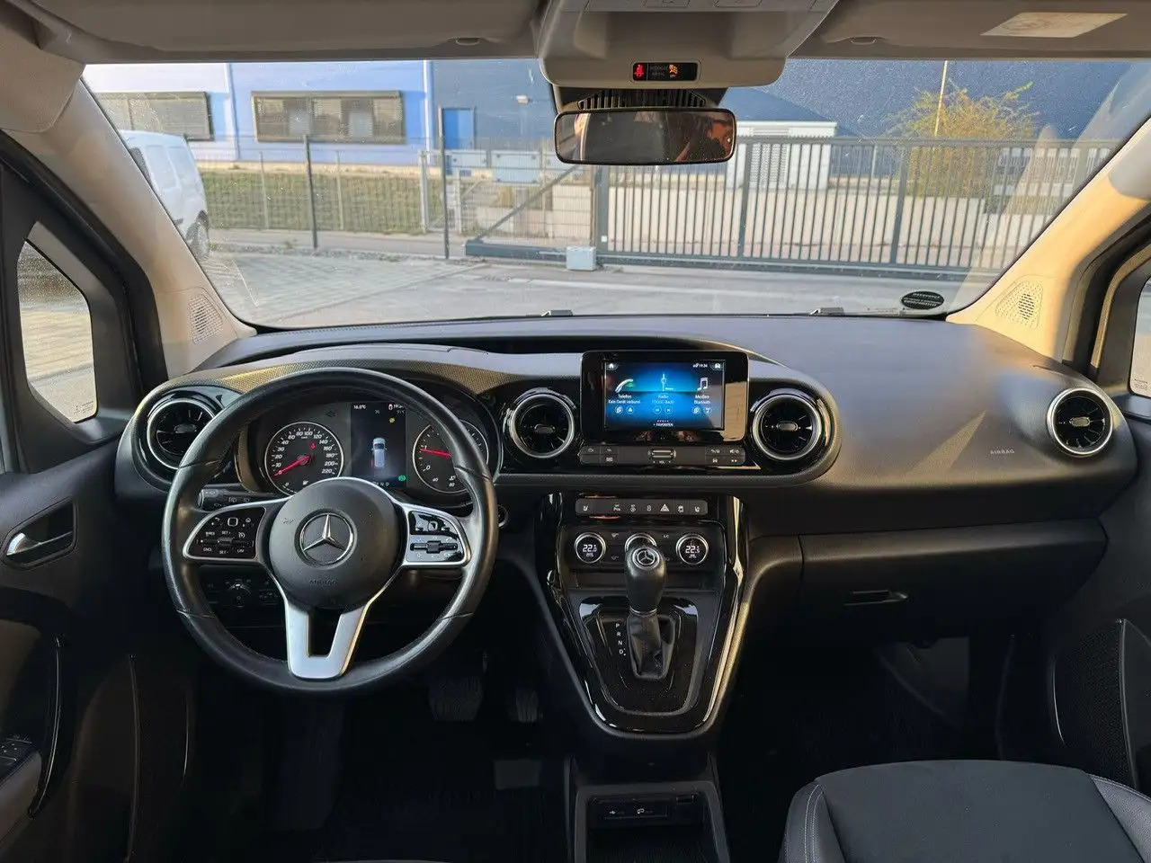 Mercedes-Benz T-Class T -Klasse 160 d standard - Autó: 4 kép. Mercedes-Benz T-Class T -Klasse 160 d standard - Autó: 4 kép.