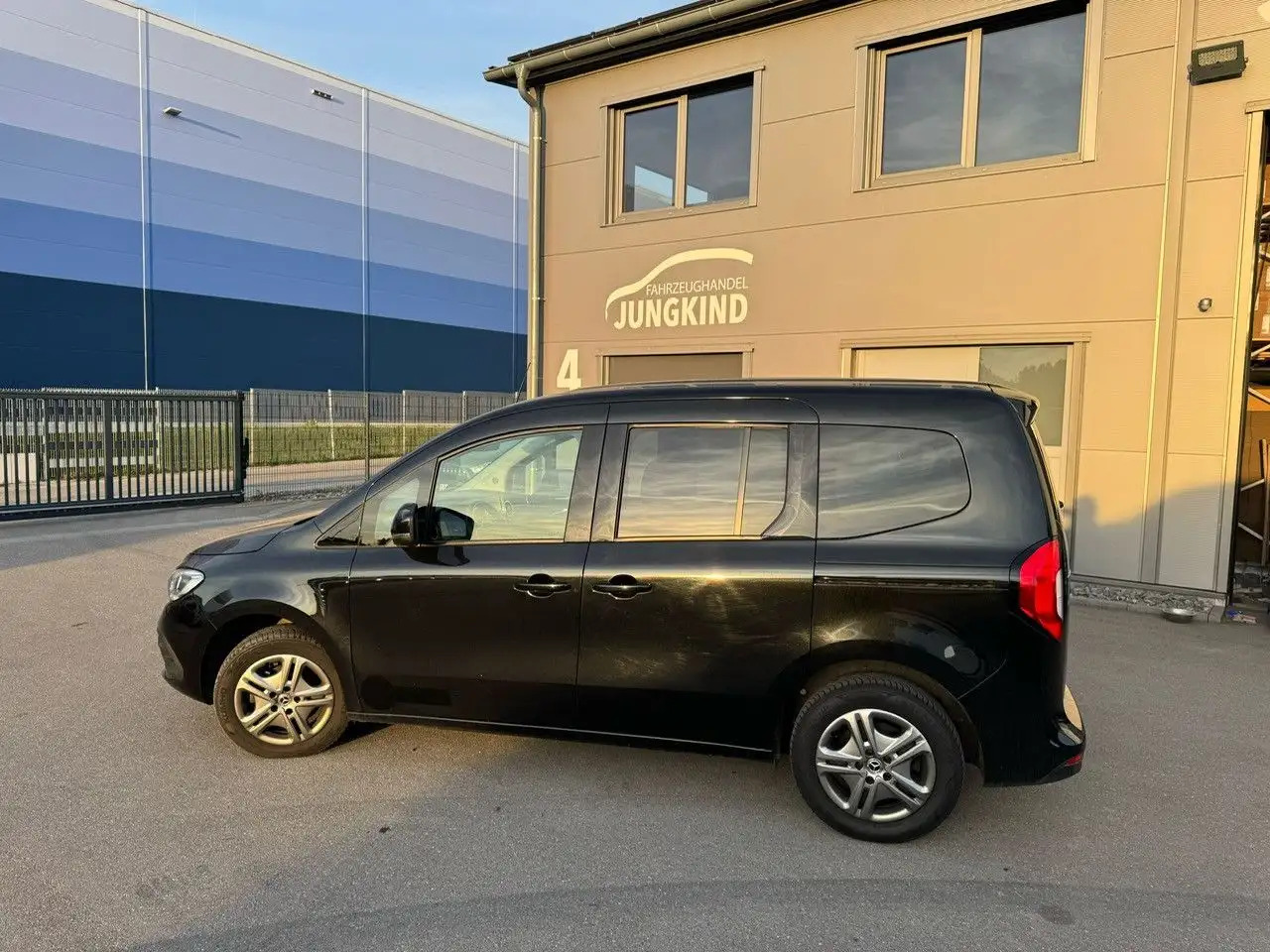 Mercedes-Benz T-Class T -Klasse 160 d standard - Autó: 1 kép. Mercedes-Benz T-Class T -Klasse 160 d standard - Autó: 1 kép.